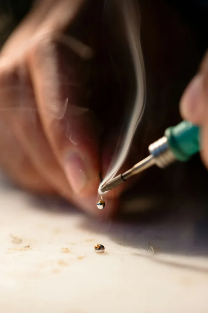 Precision soldering on an electronic circuit